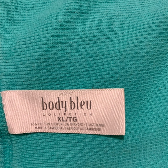 Green Scoop Neck Fitted Tank Top - Picture 3 of 4